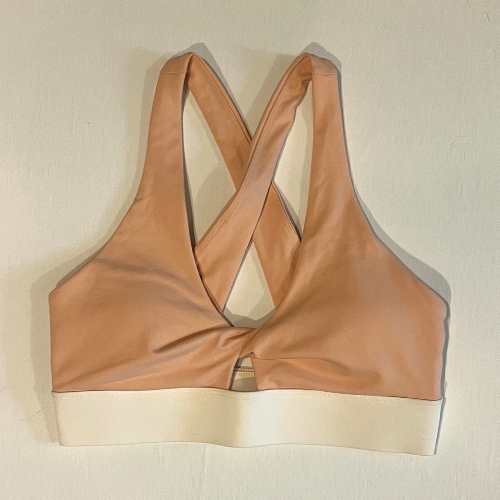 Fabletics Oasis Twist Sports Bra